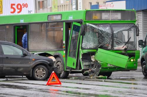 Comparing Bus Accident Claims to Car Accident Claims in Tennessee